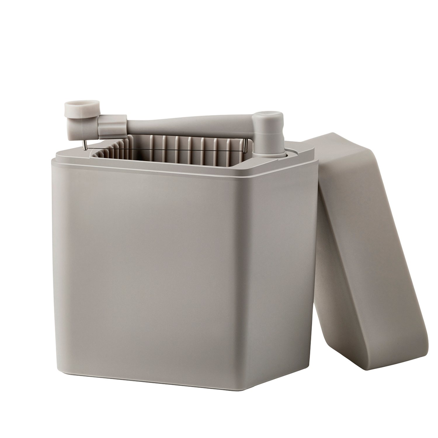 Dezute suriui rosti humus atidaryta Sūrio dėžutė su pjaustykle Rosti humus, atidaryta