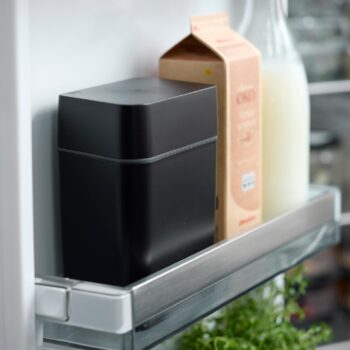 Sūrio dėžutė su pjaustykle Rosti juoda, šaldytuve