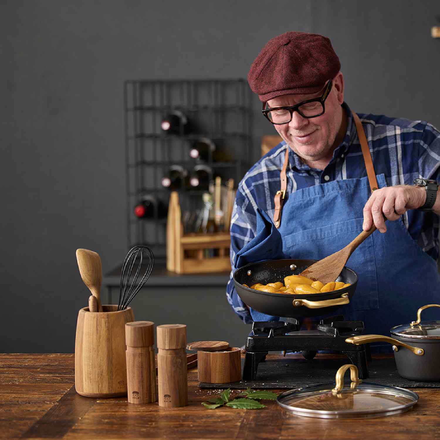 Druskos ir pipiru maluneliai virtuveje Druskos ir pipiru maluneliai Holm, virtuveje