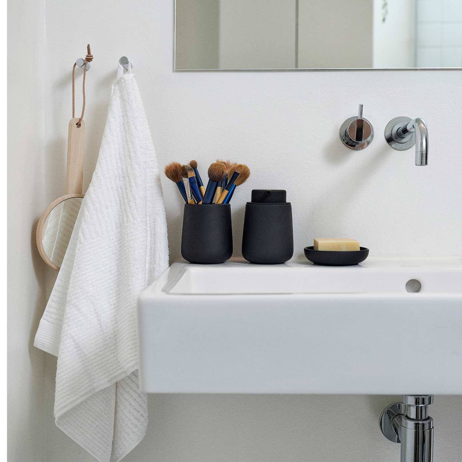 Ranksluostis classic 100x50 baltas(1) Rankšluostis Classic ą00xį0 baltas interjere